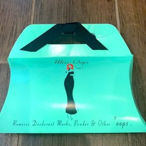 BRAND NEW W/ TAG “Miss Oops!” Dry sponges to remove stains. Two sponges in box